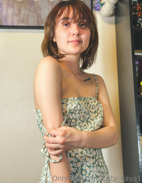 痩せたティーンのオンリーファンズ ヌード ギャラリー