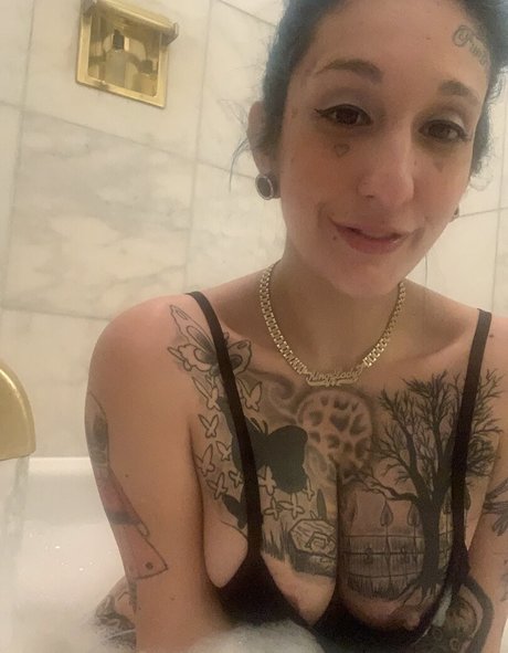 厚い黒檀オンリーファンズ 美しい裸 画像