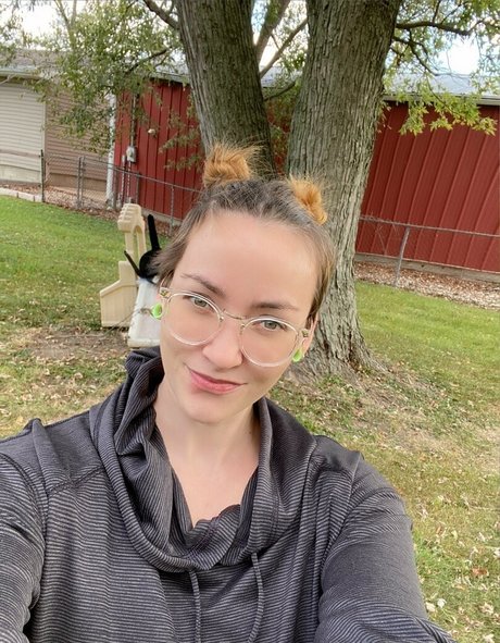 adalynnxfree ポルノモデル 写真