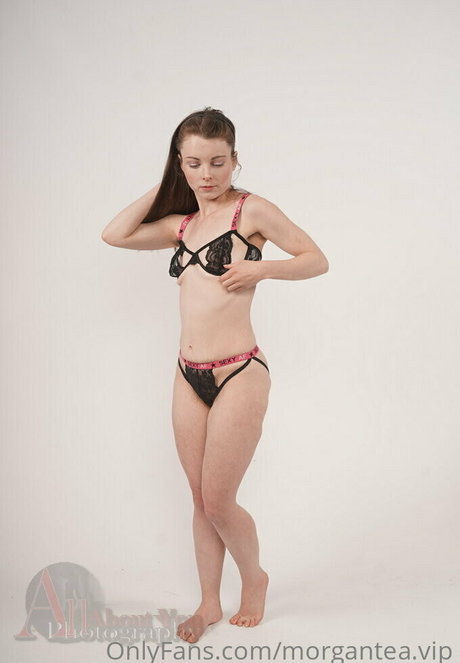 巨大なチンポを持つシーメールオンリーファンズ 無料 画像