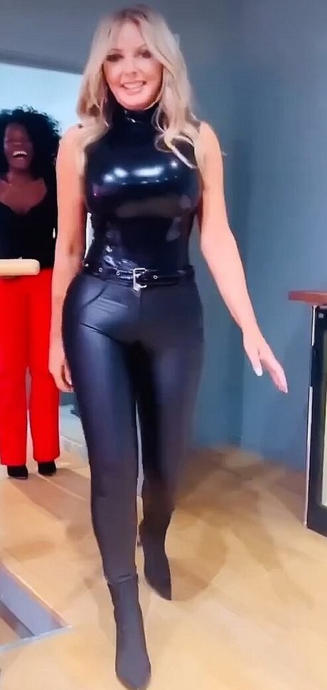 クーガーオンリーファンズ セクシー裸 画像