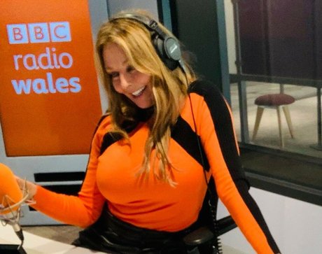 曲線美のラテン系オンリーファンズ 無料 画像