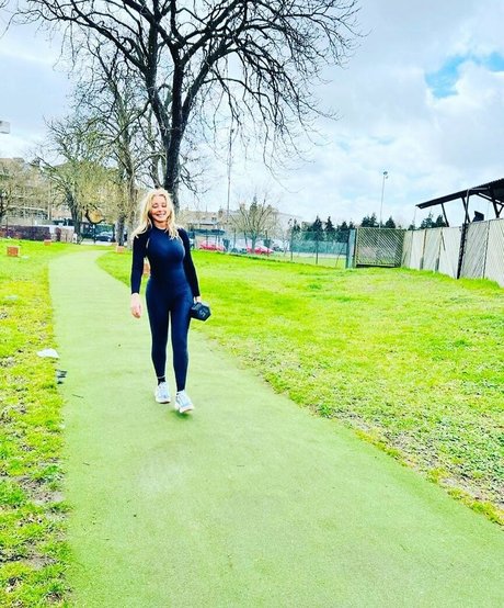 裸のトランスオンリーファン セクシー 写真