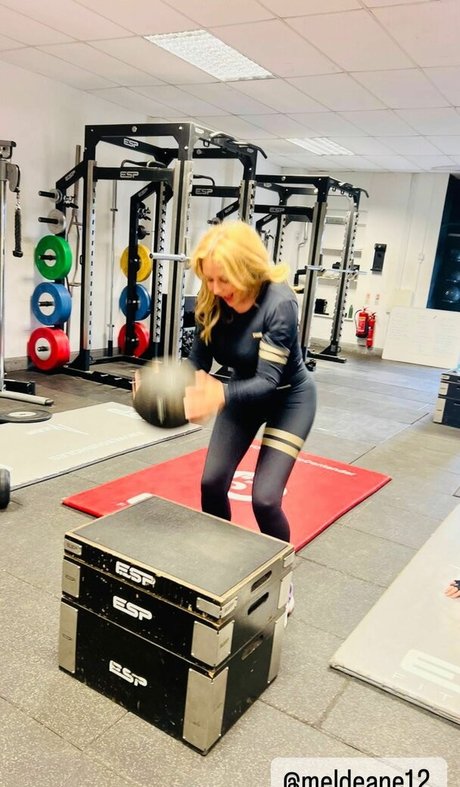 妊娠中のアジア人オンリーファンズ トップ 画像