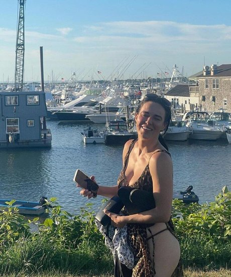 WWE Lana ヌードモデル ギャラリー