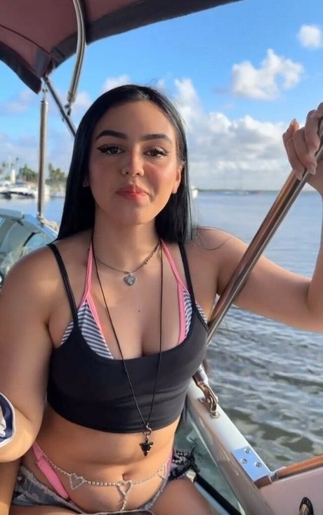 MC Bella Angel ヌードスター 写真