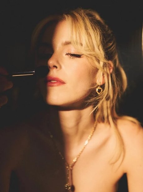 妊娠中のアジア人オンリーファンズ ホット裸 写真