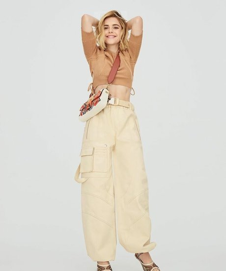 背が高くて巨乳のOnlyFans 無料セクシー 画像