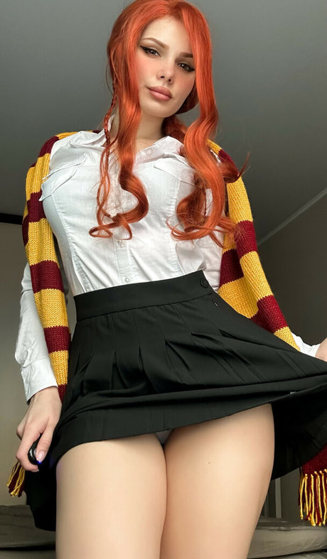 金髪クーガーオンリーファンズ えろ 画像