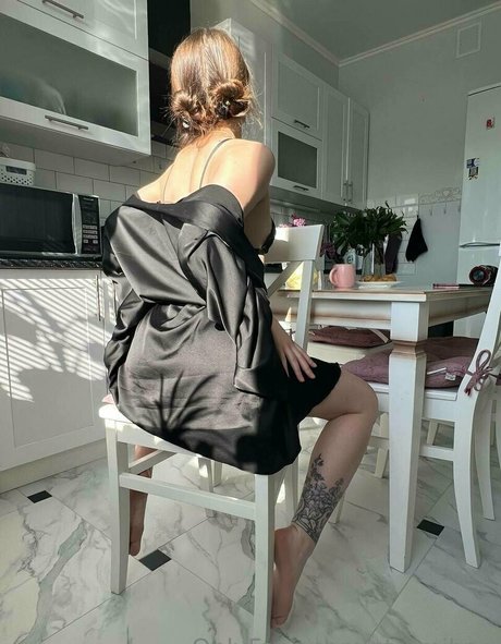 黒檀の猫オンリーファンズ ホット裸 写真