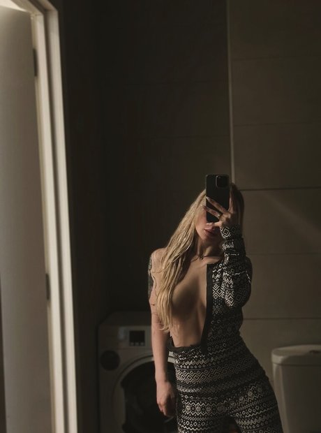 有名人男性オンリーファンズ 無料セクシー 写真