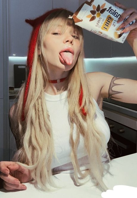 巨乳ブルネットオンリーファンズ 美しいヌード 写真