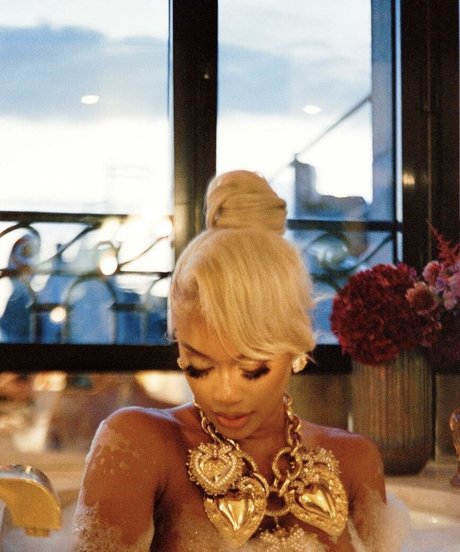 若い黒人女性オンリーファンズ アートxxx 画像