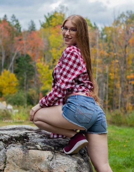 Lacey Bloom モデル 写真