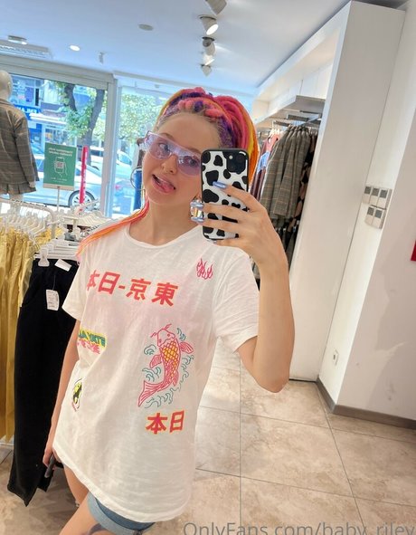 baby riley ポルノスター HD 写真