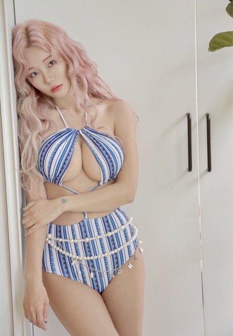 Berry 高品質のポルノスター 写真