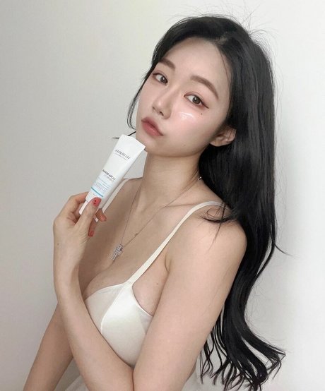 ポニーテールオンリーファンズ ホットセクシー 画像