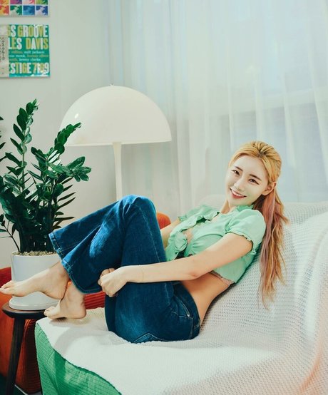 ゲイランジェリーOnlyFans 裸 写真