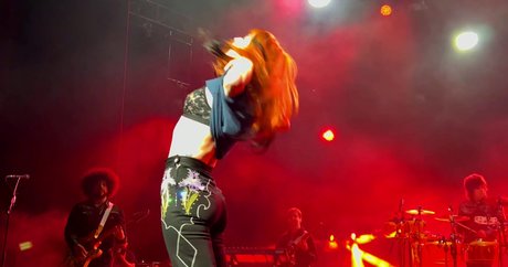 ブッシュ・オンリーファンズ 裸 写真