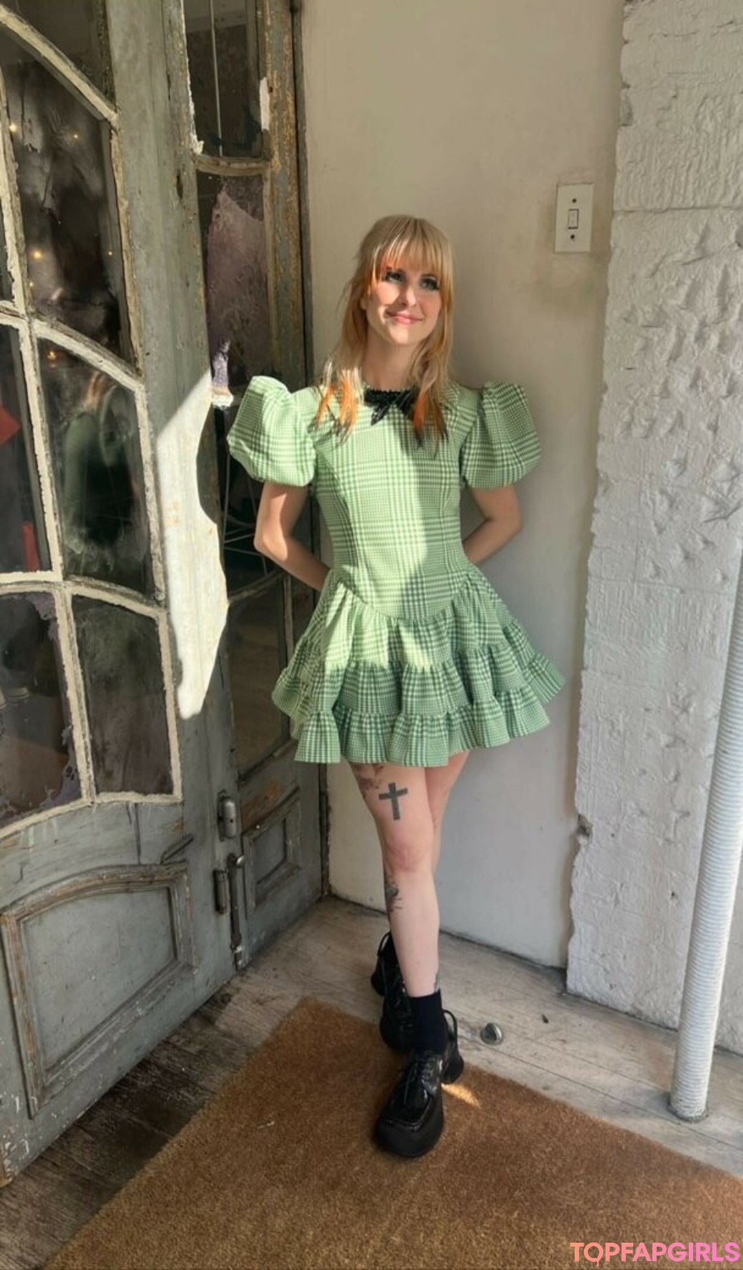 モンスターおっぱいオンリーファンズ アートポルノ ギャラリー