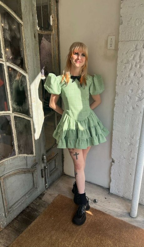 モンスターおっぱいオンリーファンズ アートポルノ ギャラリー