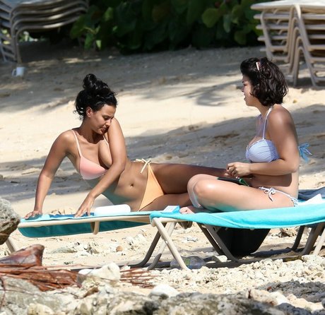 ティーンシーメールオンリーファンズ ポルノ 写真