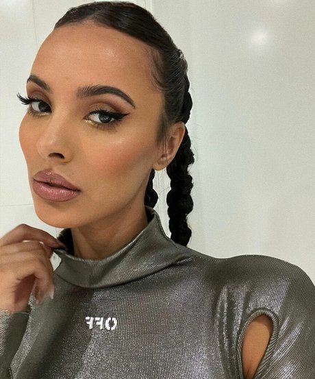 大学のアジア人オンリーファンズ セクシーヌード 写真