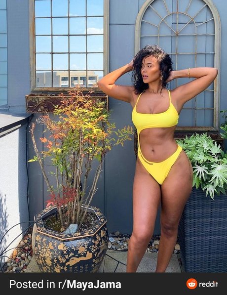 曲線美の女の子オンリーファンズ HD 画像