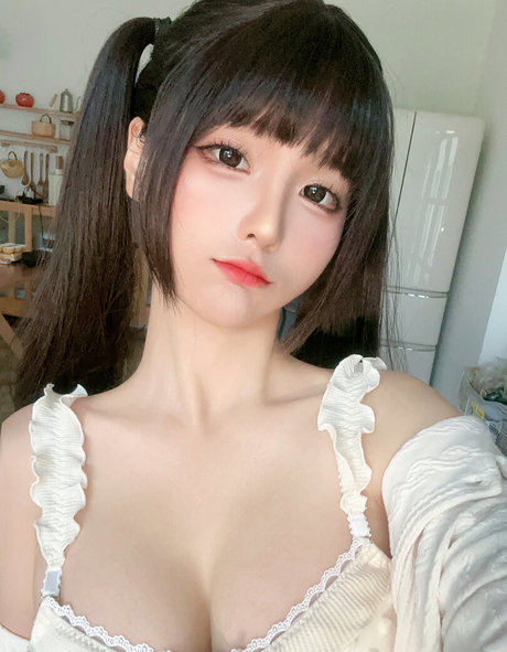 Chunmomo ポルノスター 裸 写真