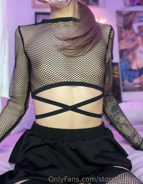 Stormy buns ポルノモデル 写真