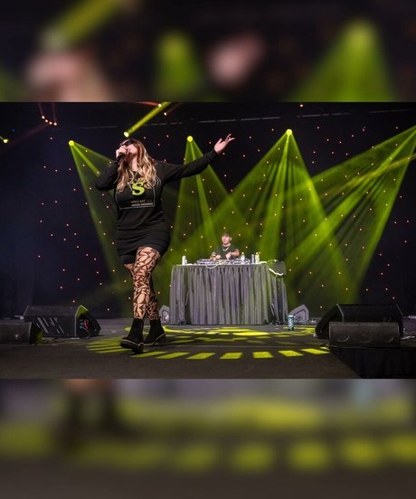 Demondice Karen ポルノスター ホット 画像