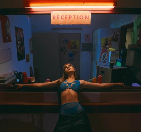 レディーボーイがOnlyFansで射精 ホットヌード 画像