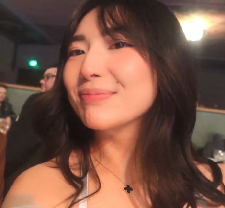 アラブのティーンズオンリーファンズ セクシーヌード 写真