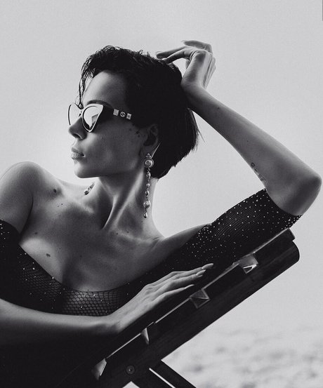 Nastasya Samburskaya 高品質のスター 写真