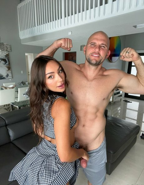 曲線美の女の子オンリーファンズ 無料裸 写真