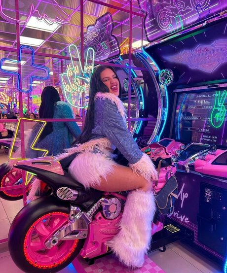 Vivi Wanderley 可愛いモデル 画像