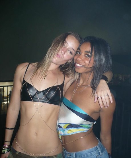 ポーグエボニーオンリーファンズ ホットセクシー 写真