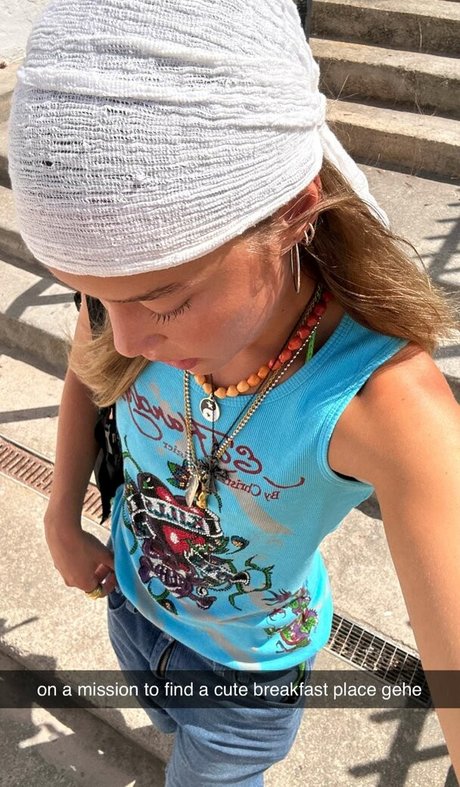 19歳のOnlyFans ポルノグラフィック ギャラリー