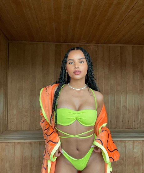 Gleici Damasceno セクシーモデル 写真