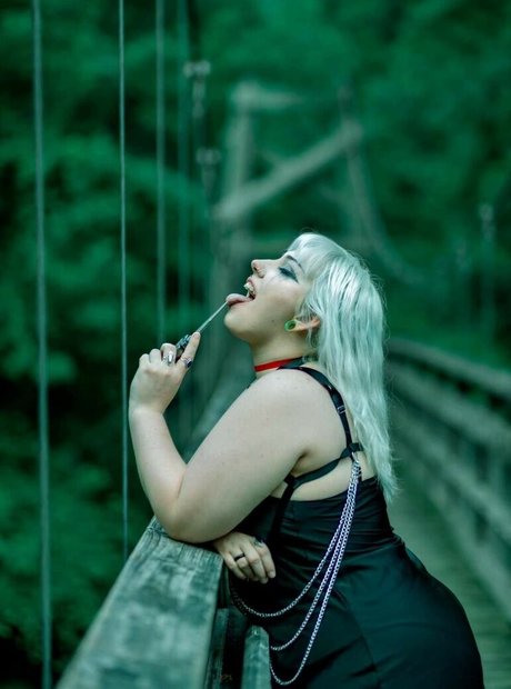 lvngdedgrl xxxポルノスター 写真