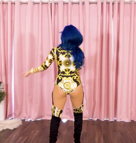 巨乳 パイズリ OnlyFans ホット 写真