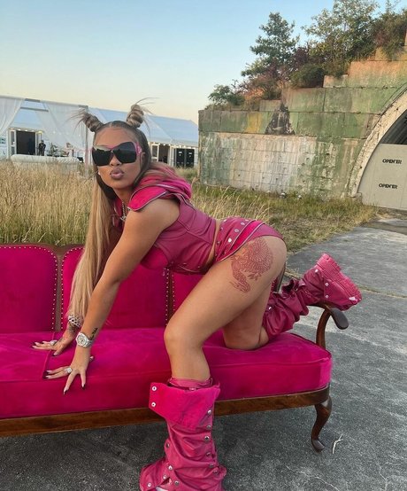 黒人レズビアンオンリーファンズ 裸 画像