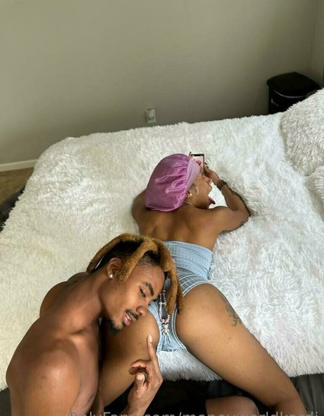 moneyworldkardi ホットなスター 写真