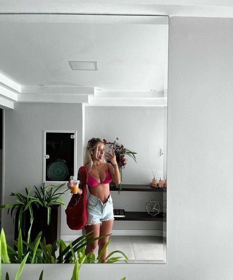 有名な小人のオンリーファンズ ポルノ 写真