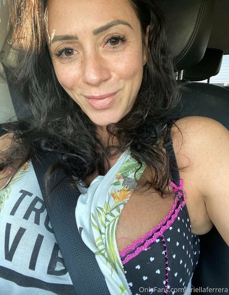 ariellaferrera セックス女優 写真