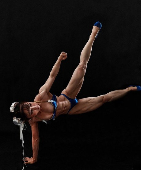 アジアン・エボニー・オンリーファンズ アダルト無料 写真