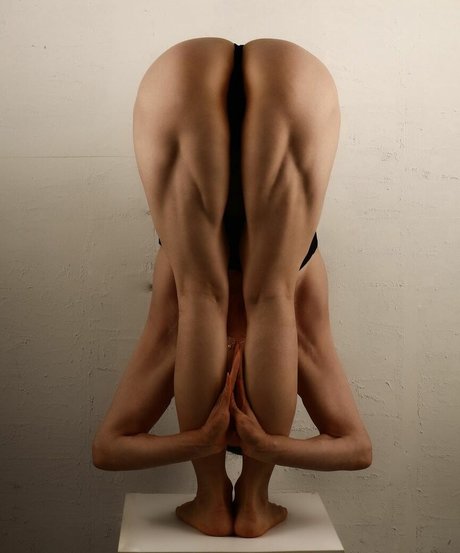 年配の熟女オンリーファンズ セクシーヌード 画像