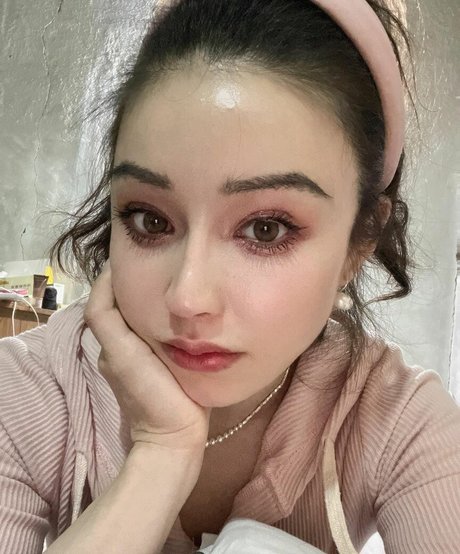 背が高くて巨乳のOnlyFans セクシー裸 写真