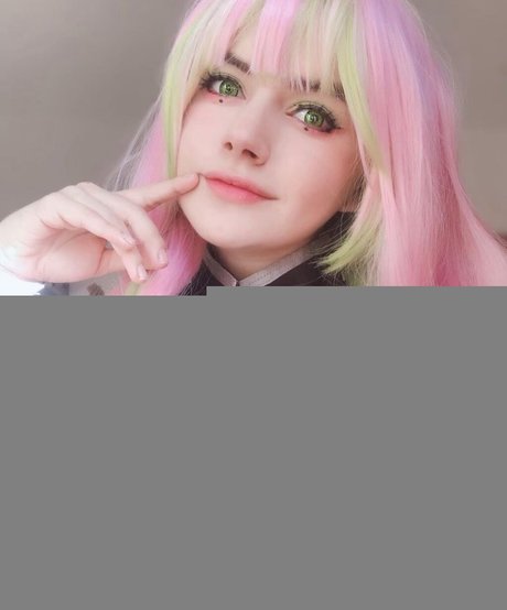 アラブのティーンズオンリーファンズ セクシーヌード 写真