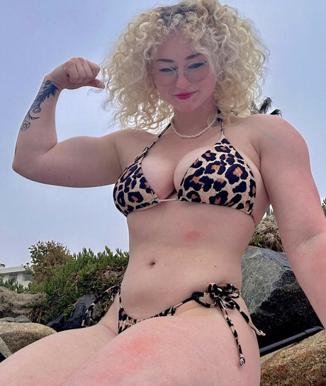 Chloethehokage ポルノモデル アーカイブ